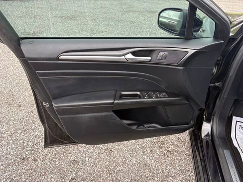 Used 2019 Ford Fusion Titanium FWD image 9