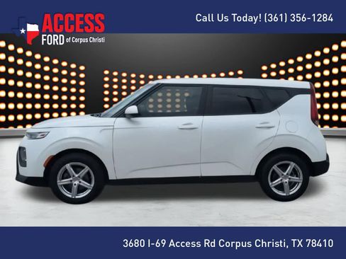 Used 2022 Kia Soul LX FWD image 5