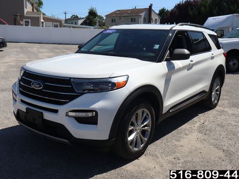 Used 2022 Ford Explorer XLT w/ Equipment Group 202A image 9