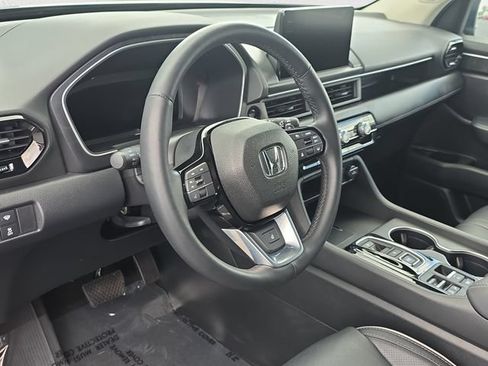 Used 2025 Honda Pilot Elite image 18