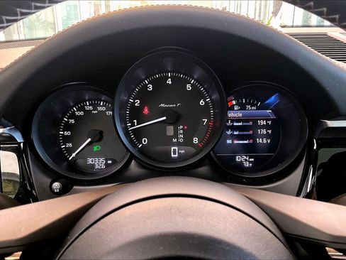 Used 2024 Porsche Macan Turbo AWD/4WD image 25