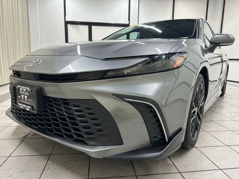 Used 2025 Toyota Camry SE w/ Convenience Package image 11