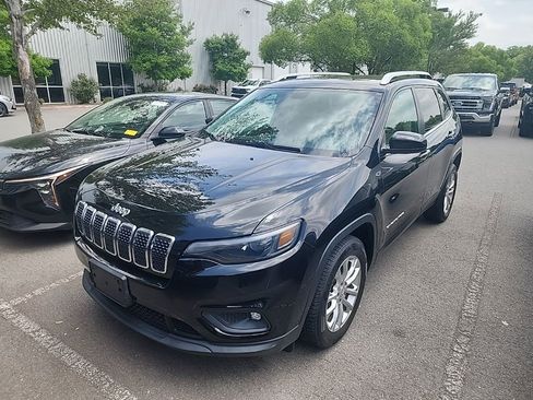 Used 2019 Jeep Cherokee Latitude w/ Popular Appearance Group FWD image 2
