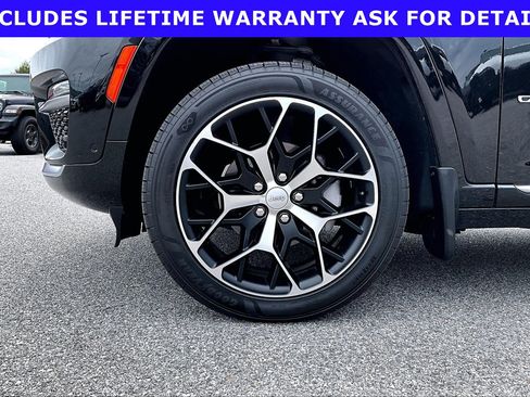Used 2022 Jeep Grand Cherokee Summit AWD/4WD image 8