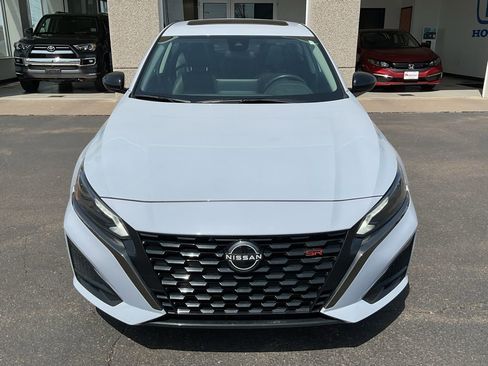 Used 2024 Nissan Altima 2.5 SR w/ SR Premium Package AWD/4WD image 2
