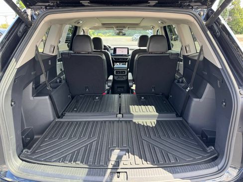 Used 2024 Volkswagen Atlas Peak Edition SEL AWD/4WD image 38