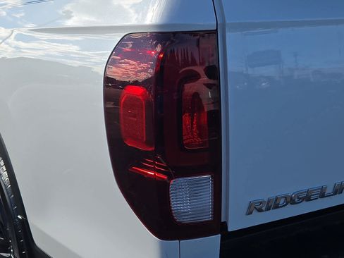 Used 2022 Honda Ridgeline Black Edition image 11