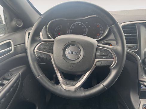 Used 2021 Jeep Grand Cherokee Laredo image 12