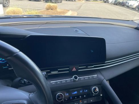 Used 2023 Hyundai Elantra SEL w/ Convenience Package image 16