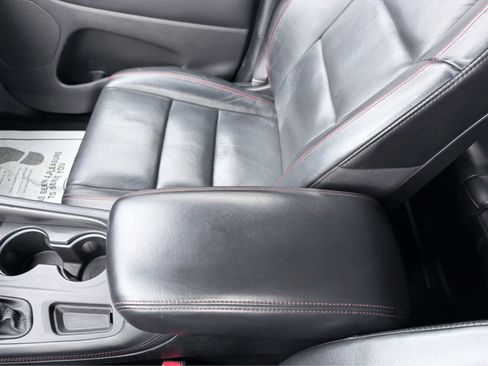 Used 2024 Dodge Durango GT image 30