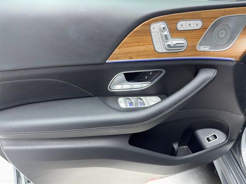Used 2025 Mercedes-Benz GLS 450 4MATIC image 41