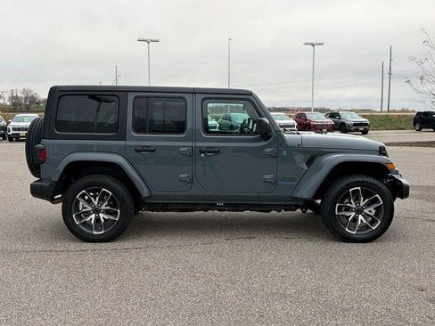 Used 2024 Jeep Wrangler Unlimited image 5
