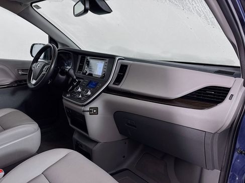 Used 2020 Toyota Sienna XLE Premium image 34
