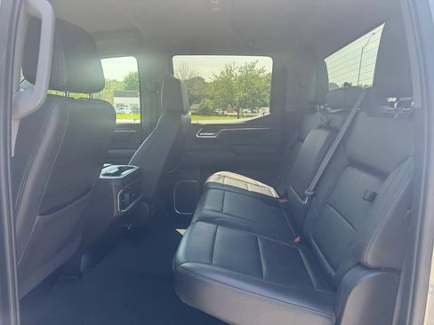 Used 2023 GMC Sierra 1500 SLT w/ SLT Convenience Package AWD/4WD image 9
