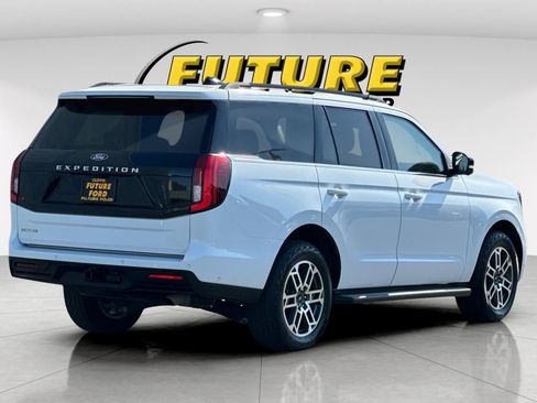 Certified 2025 Ford Expedition Active AWD/4WD image 3
