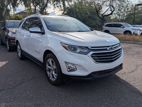 Used 2018 Chevrolet Equinox Premier image 2