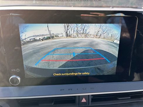 Used 2025 Toyota Prius LE image 17