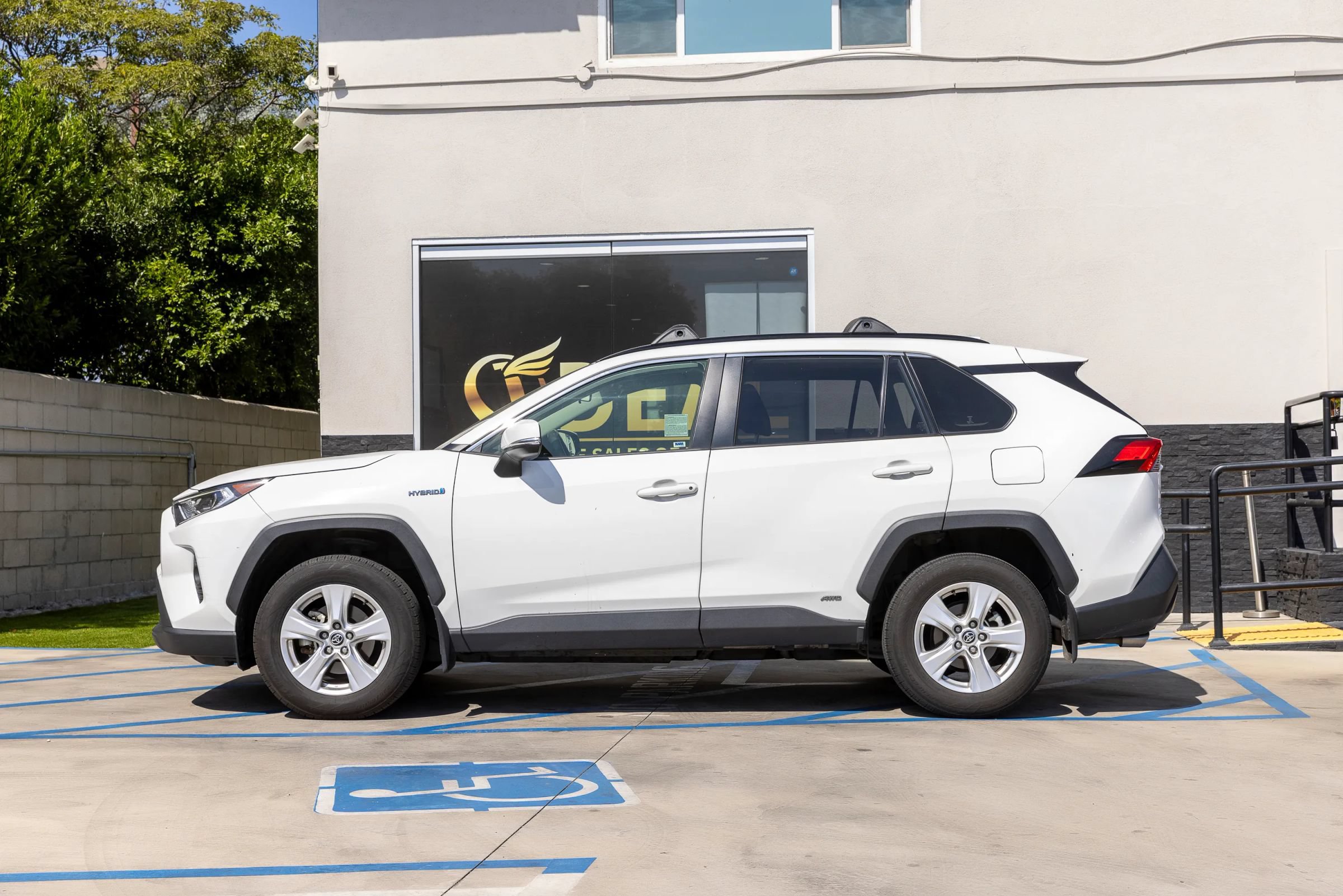 Used 2021 Toyota RAV4 XLE w/ XLE Grade Weather Package AWD/4WD image 9