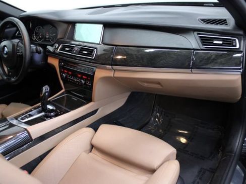 Used 2015 BMW 750Li xDrive AWD/4WD image 34
