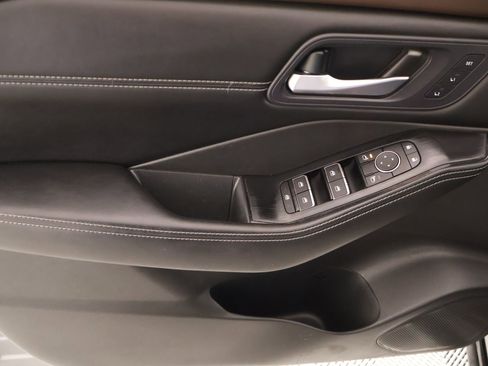 Used 2023 Nissan Rogue SL AWD/4WD image 16