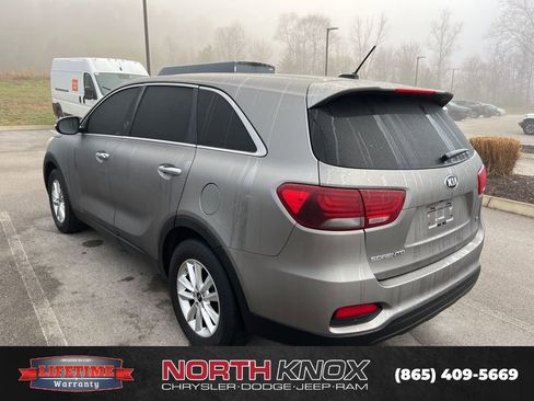 Used 2019 Kia Sorento LX image 4