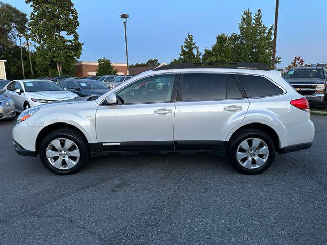 Used 2010 Subaru Outback 2.5i Limited AWD/4WD image 8