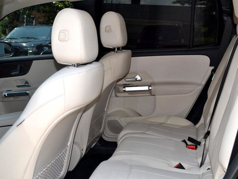 Used 2023 Mercedes-Benz GLB 250 image 42