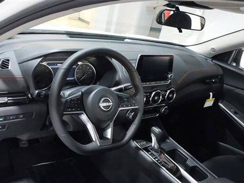 Used 2025 Nissan Sentra SR FWD image 19