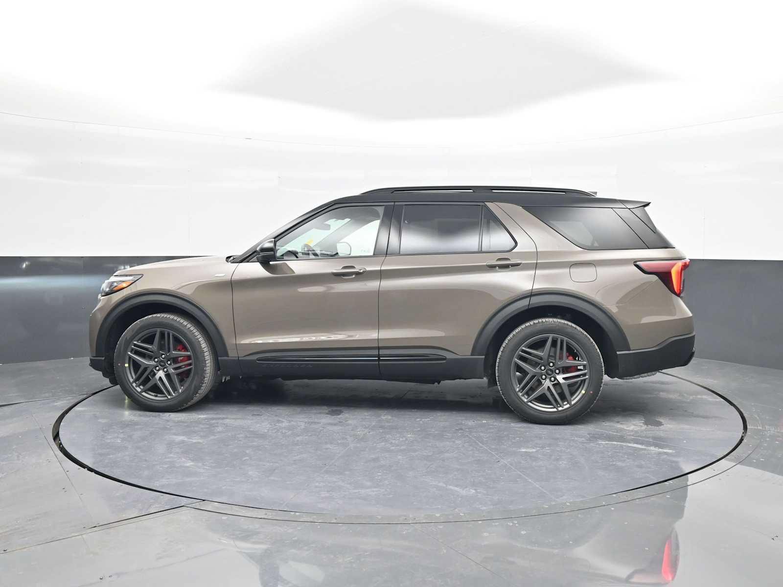 New 2026 Ford Explorer ST-Line w/ ST-Line Street Pack AWD/4WD image 5