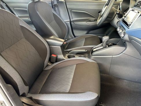 Used 2025 Nissan Versa SV FWD image 34