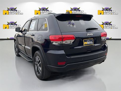 Used 2018 Jeep Grand Cherokee Laredo image 7