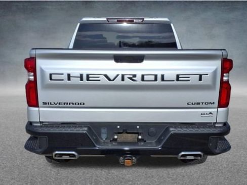 Used 2021 Chevrolet Silverado 1500 Custom Trail Boss w/ LPO, Dark Essentials Package AWD/4WD image 6