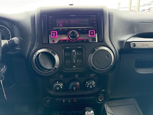 Used 2015 Jeep Wrangler Unlimited Sport w/ Quick Order Package 24S AWD/4WD image 17