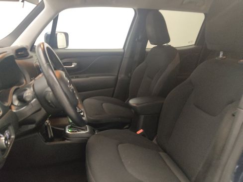 Used 2020 Jeep Renegade Altitude FWD image 17