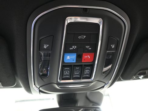 Used 2024 Jeep Grand Cherokee Limited image 31