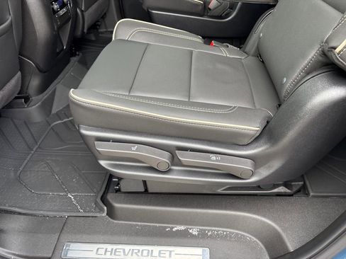 New 2025 Chevrolet Suburban Premier image 14