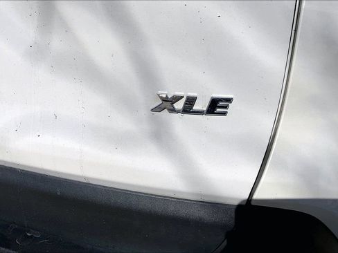 Used 2022 Toyota RAV4 XLE Premium image 39