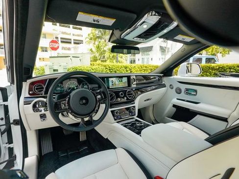 Used 2022 Rolls-Royce Ghost image 3