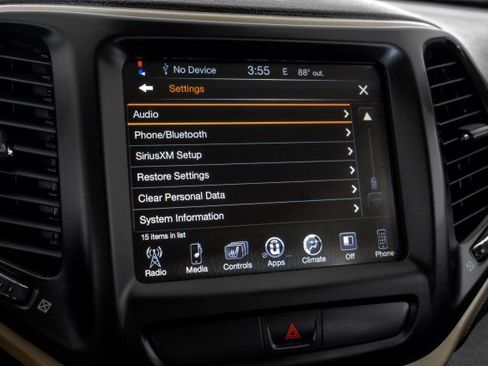 Used 2016 Jeep Cherokee Latitude w/ Cold Weather Group AWD/4WD image 34