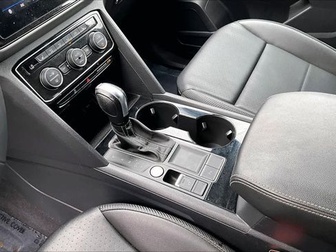 Certified 2022 Volkswagen Atlas Cross Sport SE w/ Black Wheel Package image 16