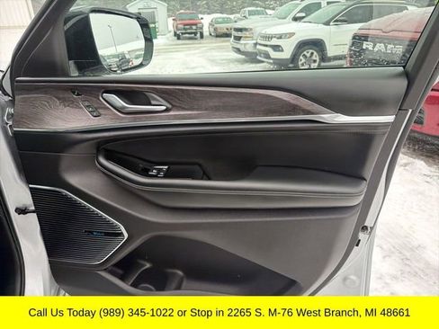 Used 2024 Jeep Grand Cherokee Overland w/ Advanced Protech Group III AWD/4WD image 48