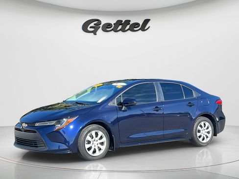 Used 2025 Toyota Corolla LE FWD image 1