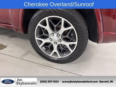 Used 2019 Jeep Grand Cherokee Overland AWD/4WD image 10