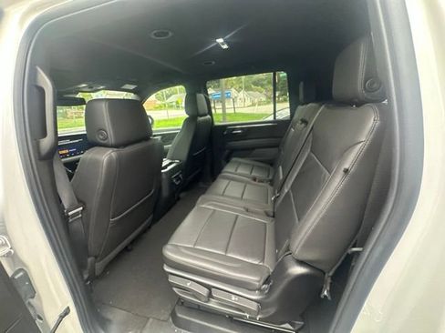 Used 2025 Chevrolet Suburban Z71 AWD/4WD image 9