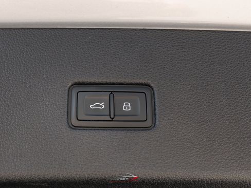 Used 2019 Audi Q8 Prestige AWD/4WD image 50