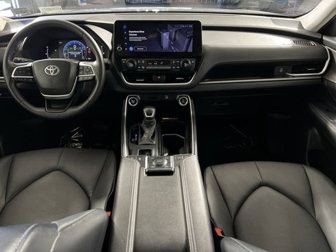 Used 2024 Toyota Grand Highlander XLE image 19