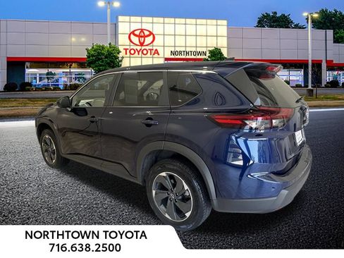 Used 2025 Nissan Rogue SV AWD/4WD image 4