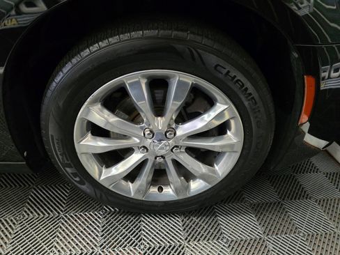 Used 2018 Chrysler 300 Touring L image 38