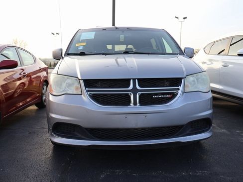 Used 2013 Dodge Grand Caravan SXT w/ UConnect Hands-Free Group image 3