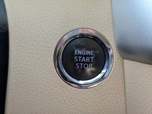 Used 2019 Toyota Highlander XLE FWD image 35